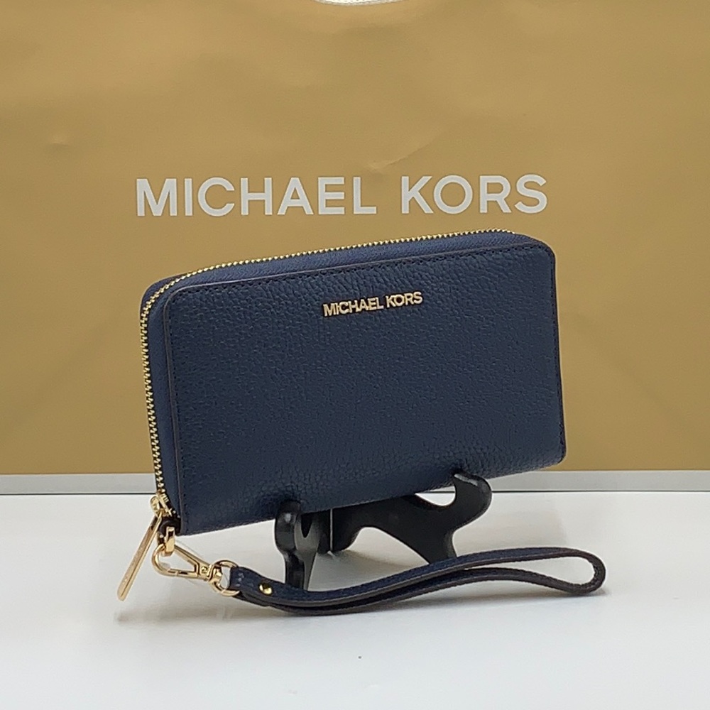 MICHAEL KORS LARGE FLAT MULTIFUNCTION PHONE CASE WALLET WRISTLET NAVY COLOR - Picture 2 of 11